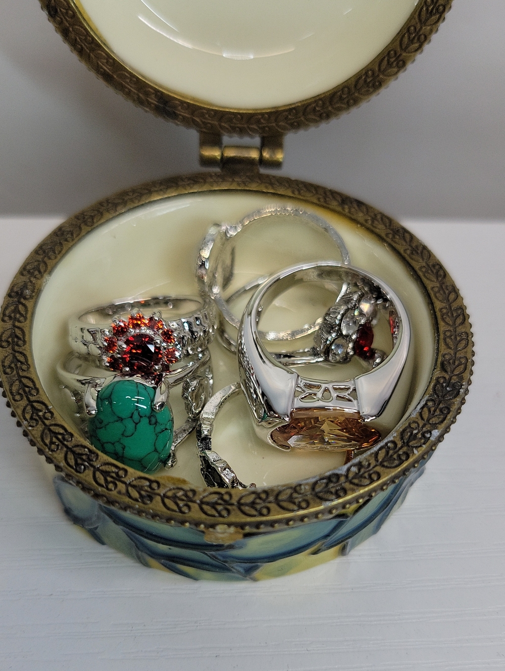 Trinket Box With Size 6-7 Rings - Picture 2 of 3